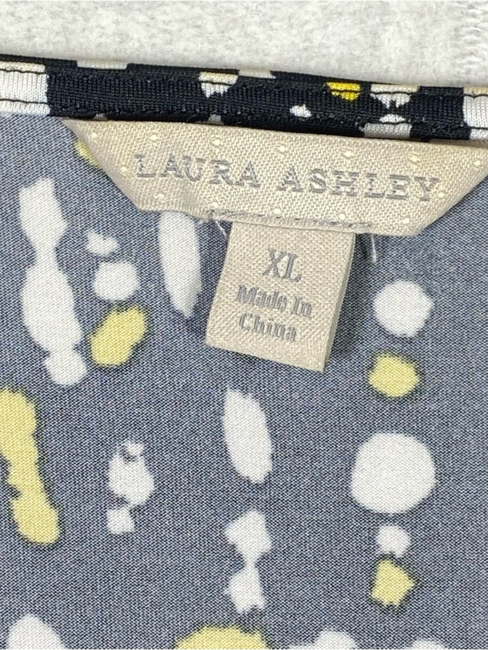 Laura Ashley Dot Pattern Blouse Women XL Yellow Black V-Neck Empire Waist Career - Picture 5 of 11